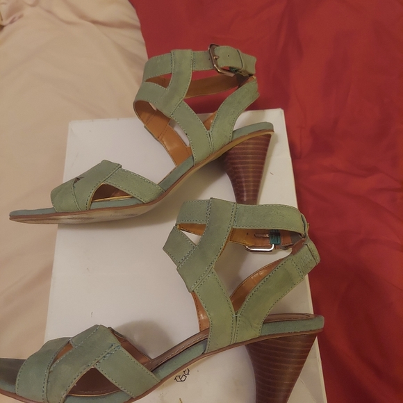 Sandal - Picture 3 of 4